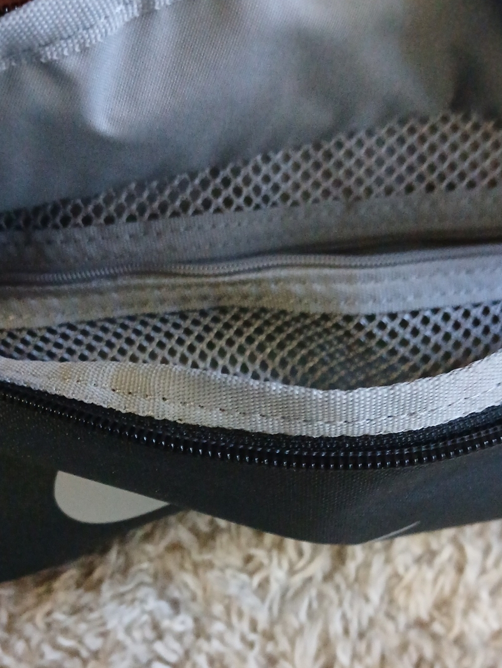 NWT NIKE BELT BAG/CROSSBODY - Picture 4 of 7
